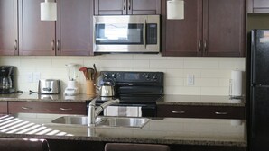 House, Multiple Beds (Short Term Furnished  - Utilities Inc) | Private kitchen - Short Term Furnished (Calgary)