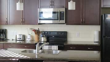 Rumah, Beberapa Tempat Tidur (Short Term Furnished  - Utilities Inc) | Dapur pribadi