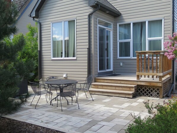 Balcony - Short Term Furnished (Calgary)