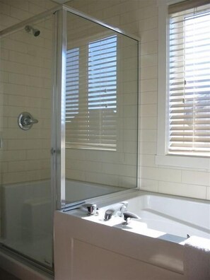 House, Multiple Beds (Short Term Furnished  - Utilities Inc) | Bathroom - Short Term Furnished (Calgary)