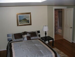 House, Multiple Beds (Short Term Furnished  - Utilities Inc) | 5 bedrooms - Short Term Furnished (Calgary)