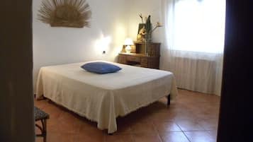 3 bedrooms, iron/ironing board, travel crib, free WiFi