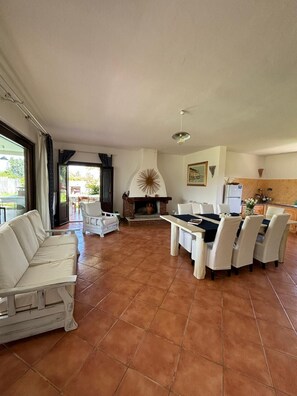 Smart TV, fireplace - SUN, SEA, POOL: VILLA WITH GARDEN (Tortolì)
