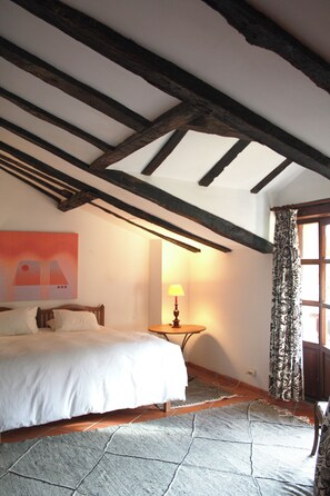 3 bedrooms, iron/ironing board, travel cot, free WiFi
