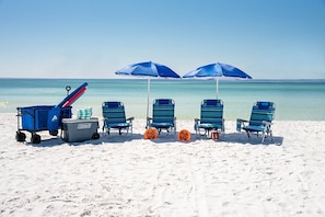 Beach nearby, sun loungers, beach towels