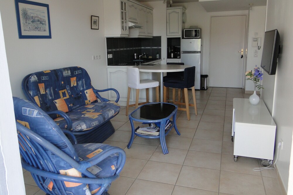 T2 clim, 2pers, 42m ², 4 * NF, wifigratuit, calm, in town, closed garage, beaches 300m