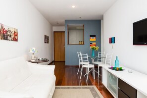 Apartment, 1 Bedroom, Bay View | Living room