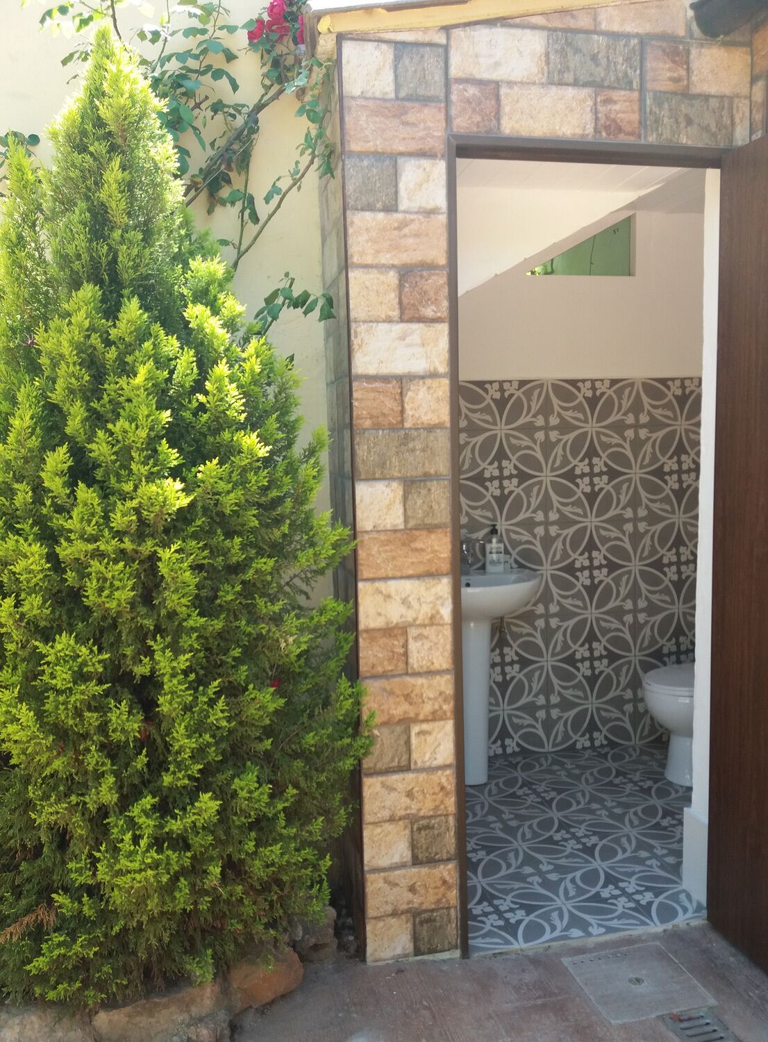 "Villa-Teremok", Valencia, groups up to 16 or 17-30 people.