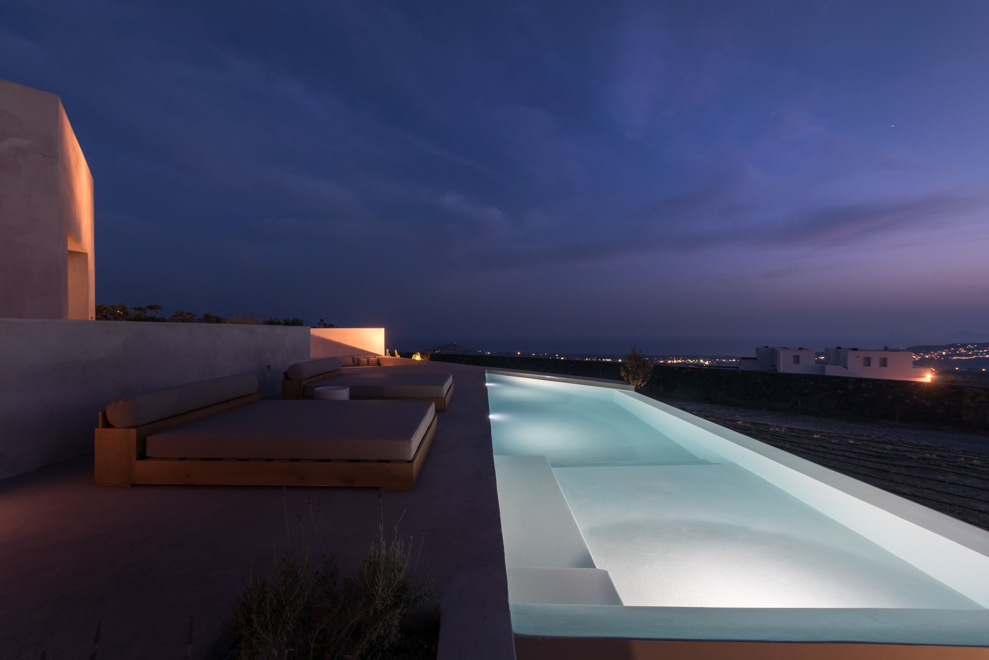 Inomhuspool och utomhuspool