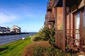 Property grounds - Riverside views in Ayr. (sleeps 4) (Ayr)
