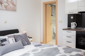 In-room safe, WiFi, bed sheets