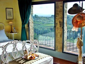 4 bedrooms, in-room safe, iron/ironing board, WiFi