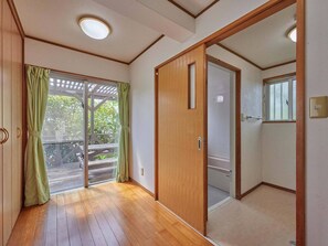 Habitación básica, no fumadores (Japanese Style Room Urizun, Pension) | 1 dormitorio, escritorio, cortinas opacas y sistema de insonorización