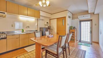 Japanese Style Room Urizun, Pension | 1 bedroom, desk, blackout drapes, soundproofing