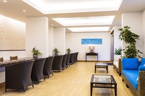 Coin salon dans le hall