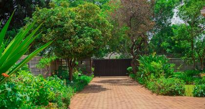 LA 69 Holiday Home - modern, secure and clean 3-bedroomed house in Belvedere.