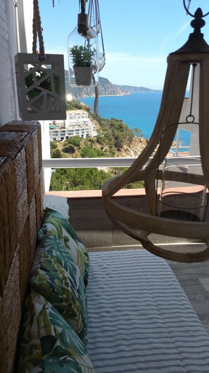 2 bedrooms, iron/ironing board, travel cot, bed sheets - Penthouse with spectacular sea and mountain views Tossa de Mar (Tossa de Mar)
