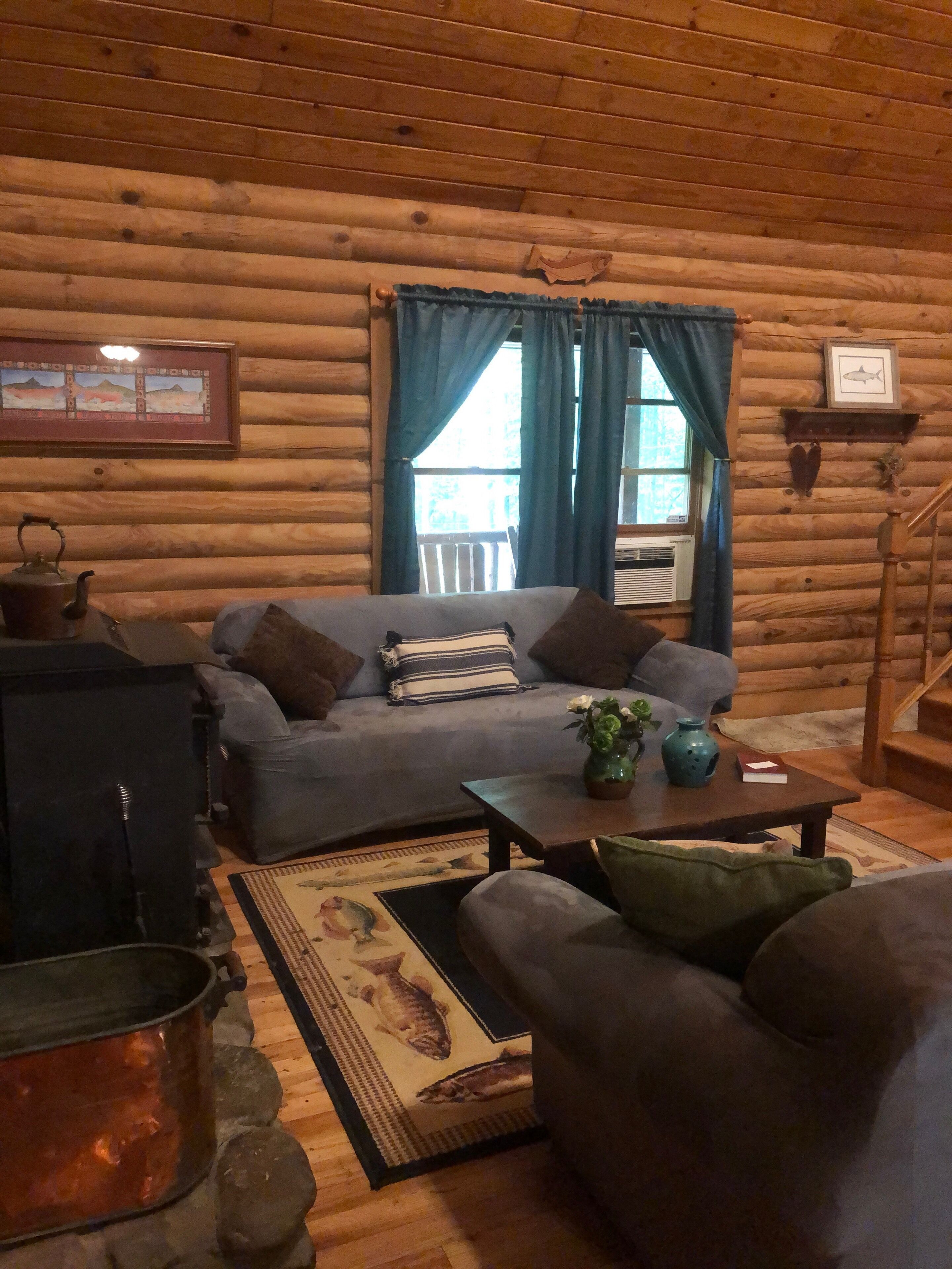 Snuggled in the mountains of Bergoo, the Copper Roof Cabin awaits your visit. 