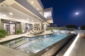 Outdoor pool, a heated pool - Beachfront Moonlight villa for large groups (Koutsouras)