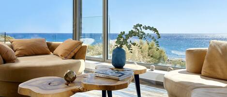 TV connectée, cheminée, table de tennis de table, espaces bureaux