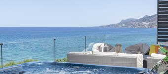 Havsfront 10 sovrum med infinity-pool och spa på sydöstra Kreta