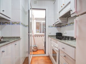 Fridge, microwave, oven, coffee/tea maker