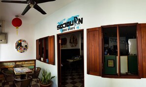 Property entrance - Sojourn Beds & Cafe - Hostel (Taiping)