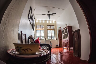 Sojourn Beds & Cafe - Hostel