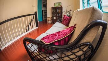 Basic Room, Non Smoking (1 Bunk Bed) | Living area