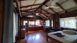 1 habitación, escritorio, wifi gratis y ropa de cama 