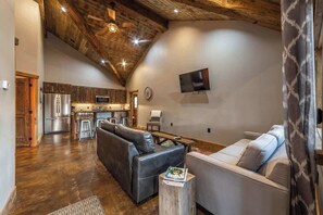 Smart TV, offices - Perfect For Glacier Adventure 7 mi to GNP- 2BD/1BA (Coram)