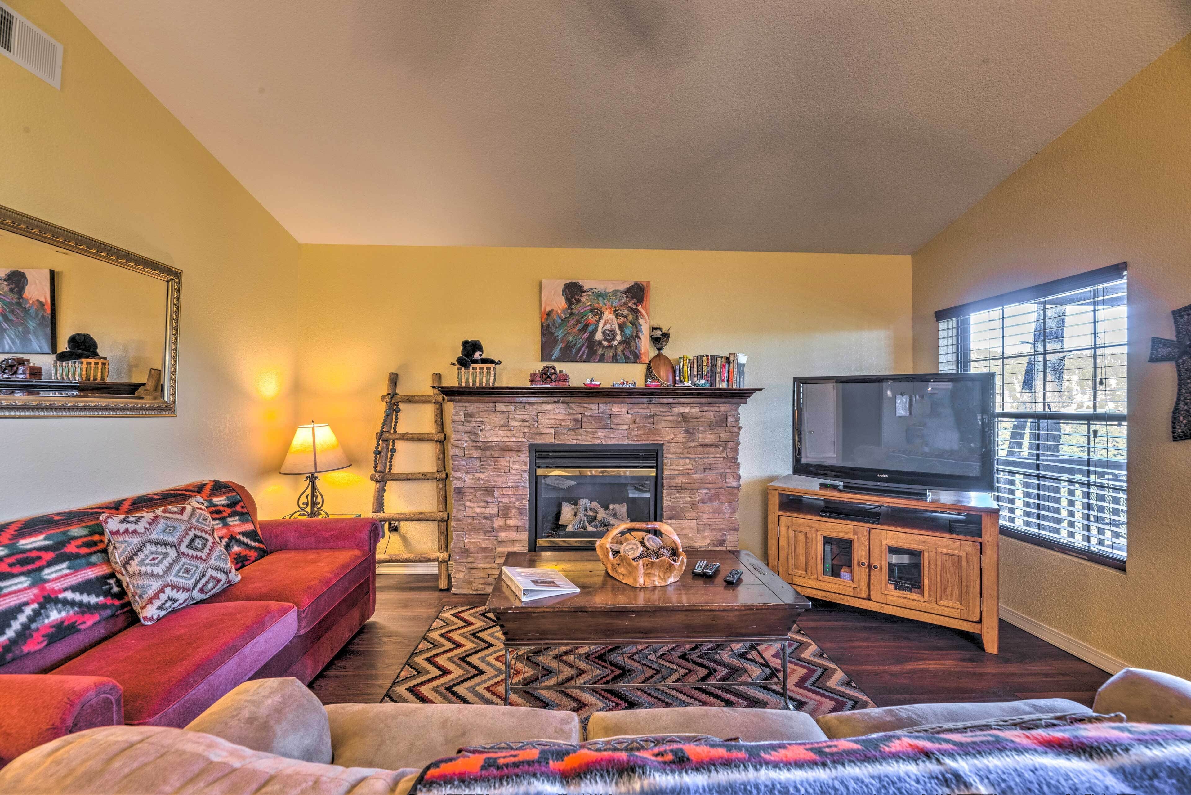 Ruidoso 'Alpine Air Cabin' w/ Mtn Views & Hot Tub!