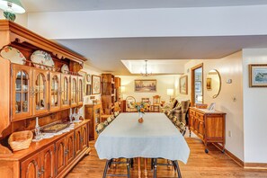 Dining - Charming Apartment w/ Yard & Beautiful Gardens! (Manheim)