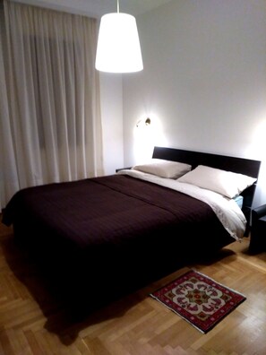 3 chambres, fer et planche à repasser, Wi-Fi, draps fournis