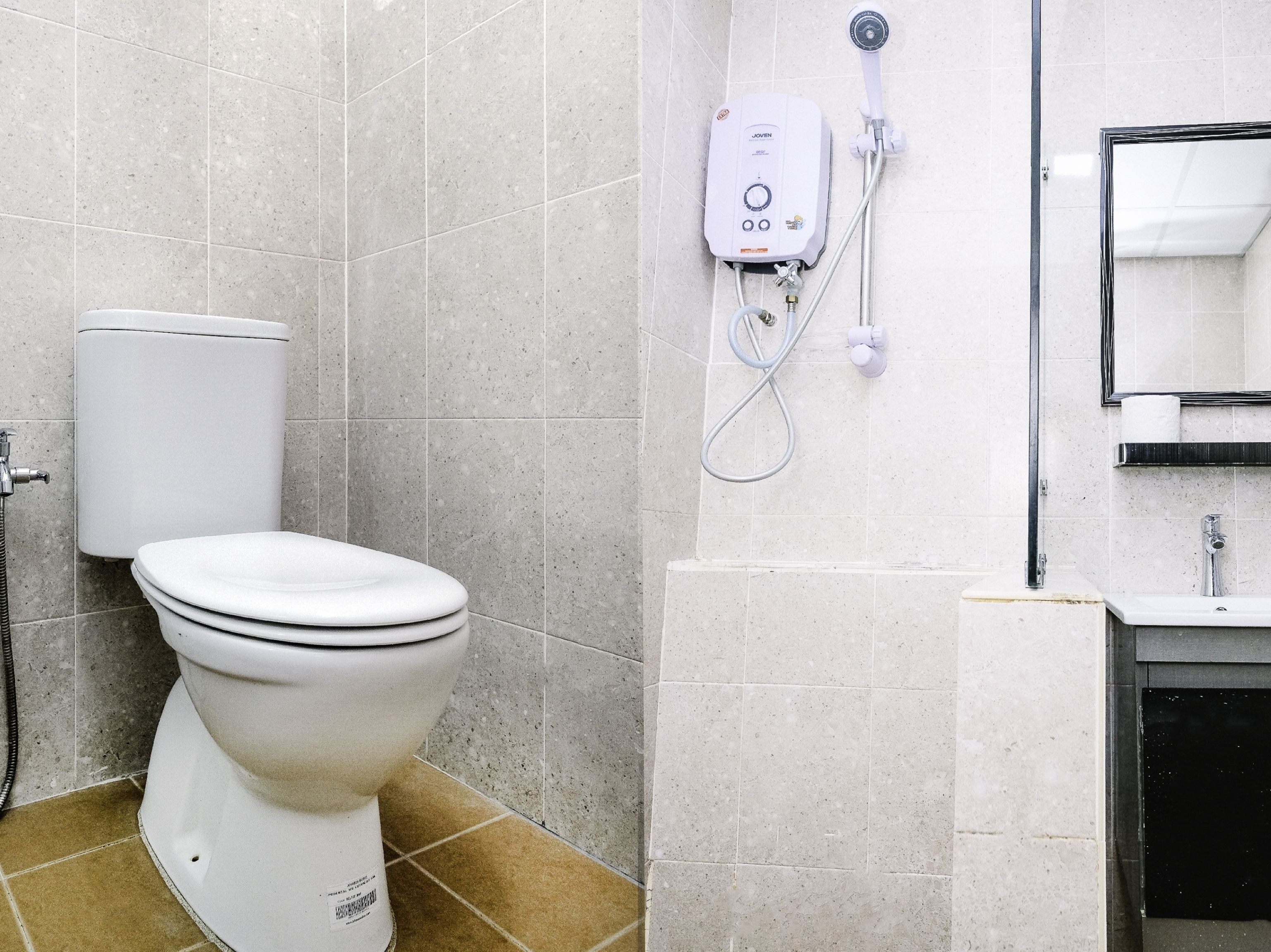 standard single room, 1 single bed, non smoking | bathroom | shower, free toiletries, towels