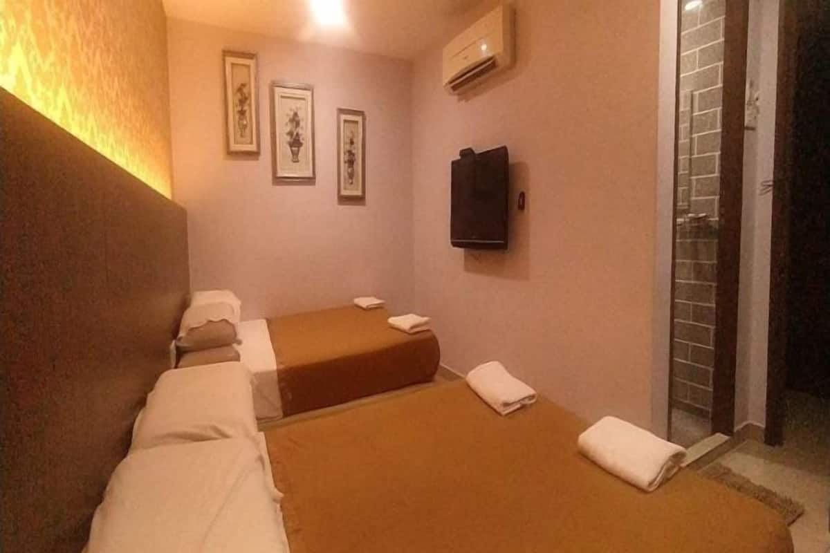 Free WiFi, bed sheets