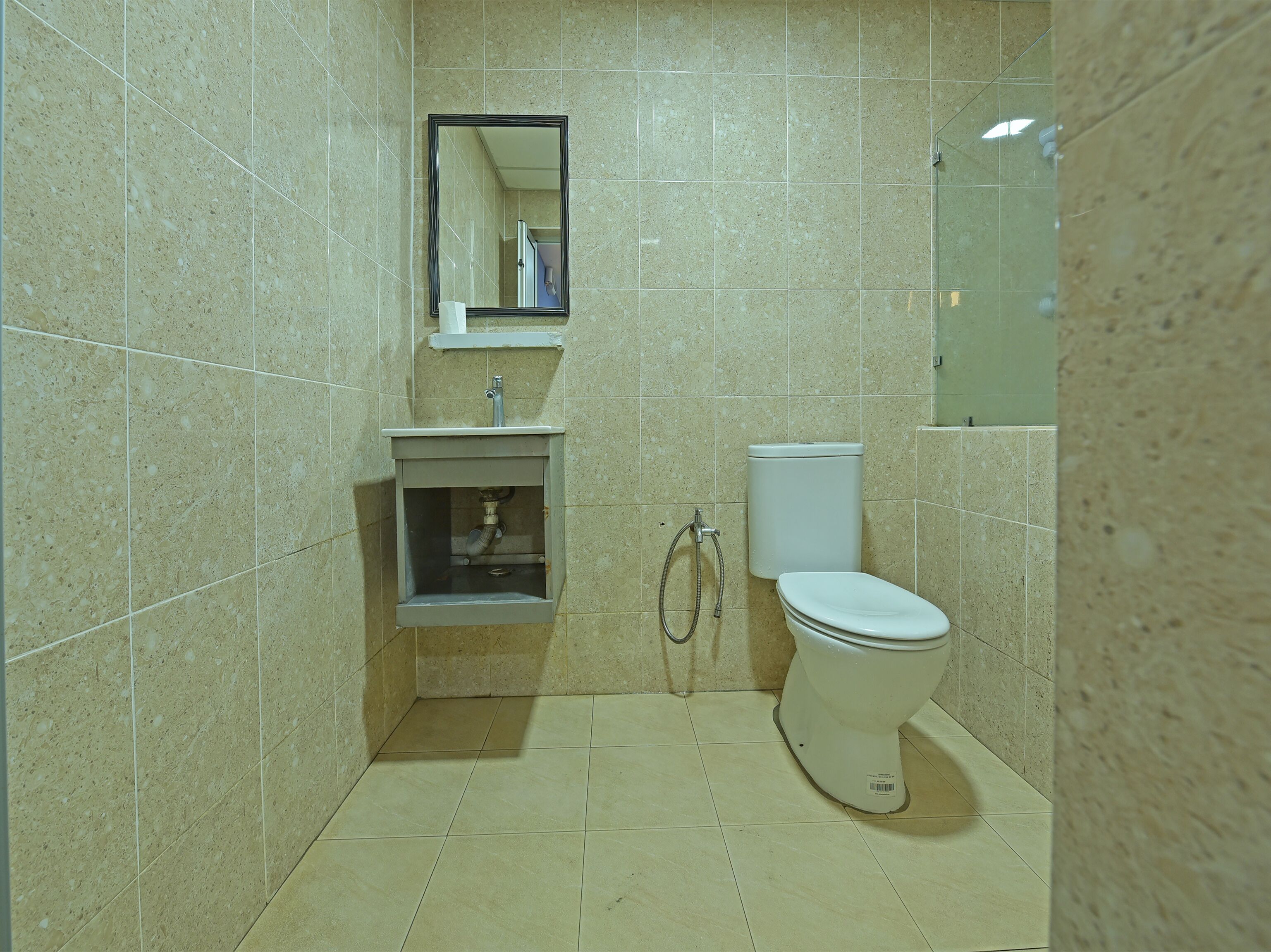 superior suite, multiple beds, non smoking | bathroom | shower, free toiletries, towels