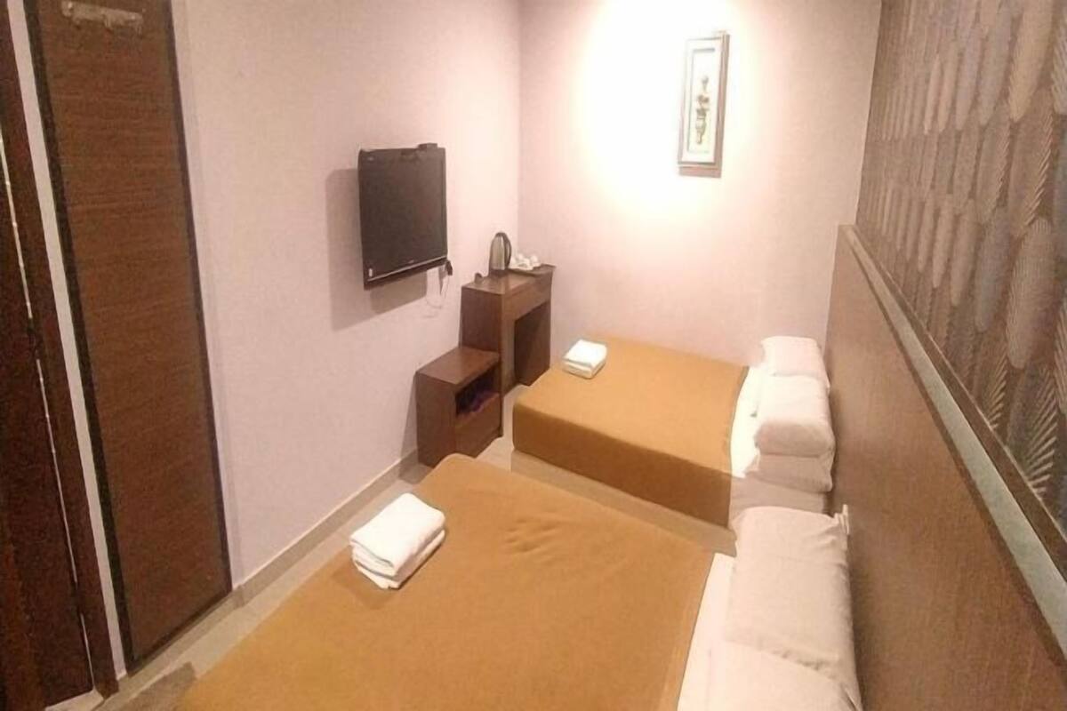 Free WiFi, bed sheets