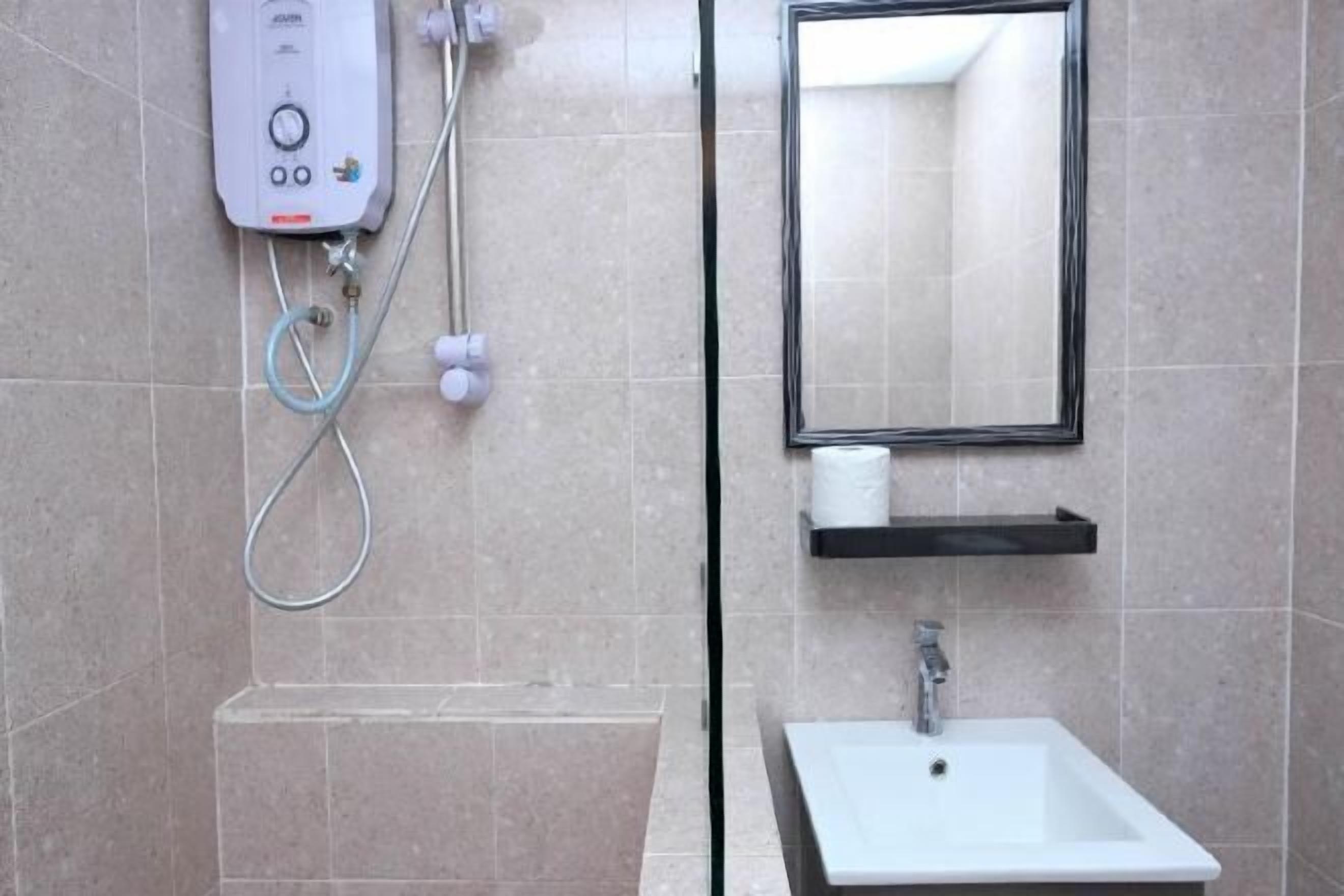 Baño | Regadera, amenidades de baño gratuitas, toallas 