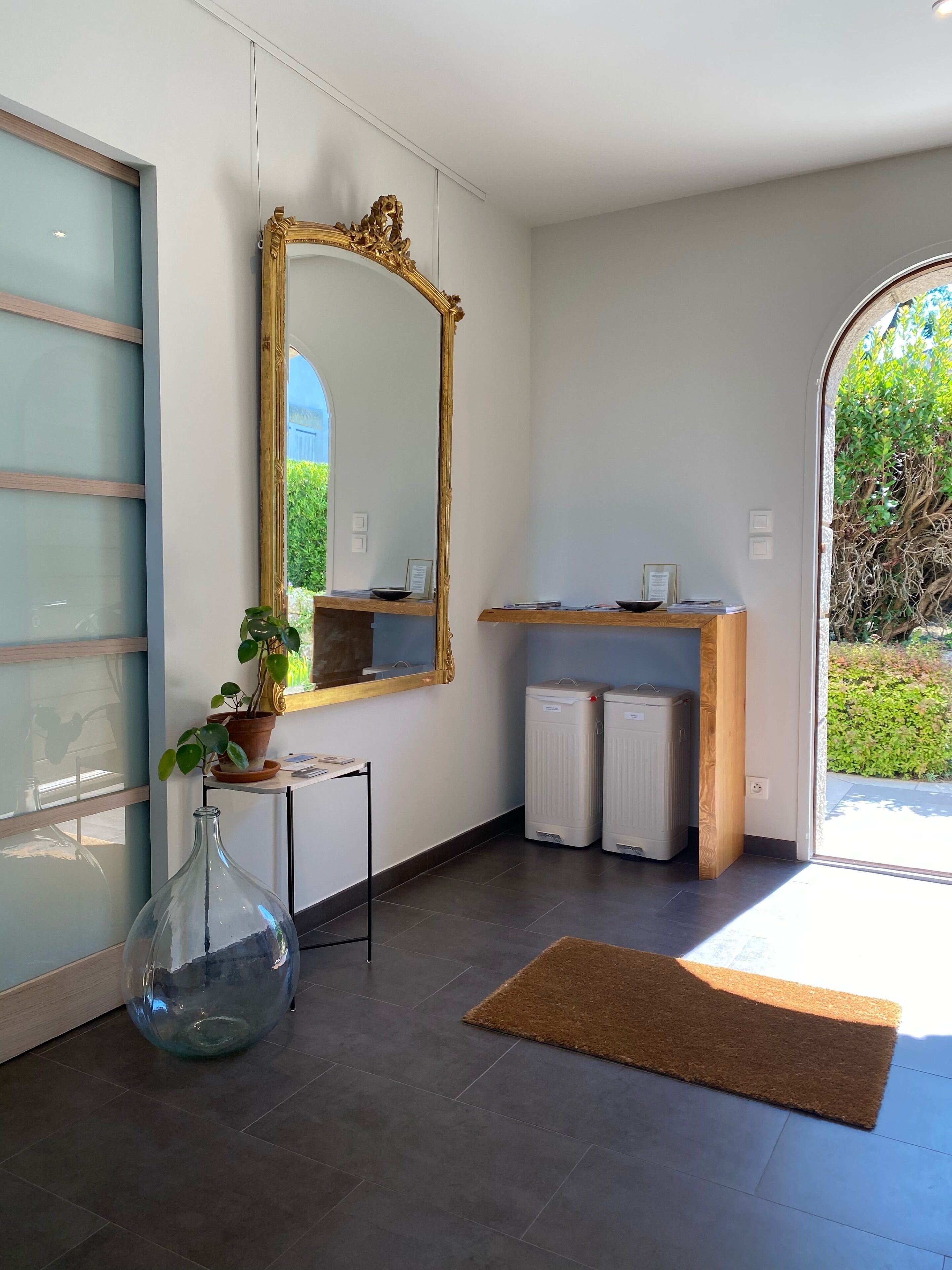 "Heaven's door", exceptional villa feet in the water, direct access to the sea