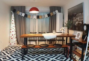 3, 3 Bed Rooms (BBQ not available) | In-room dining