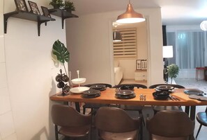 2, 3 Bed Rooms (BBQ not available) | Spiseområde på rommet