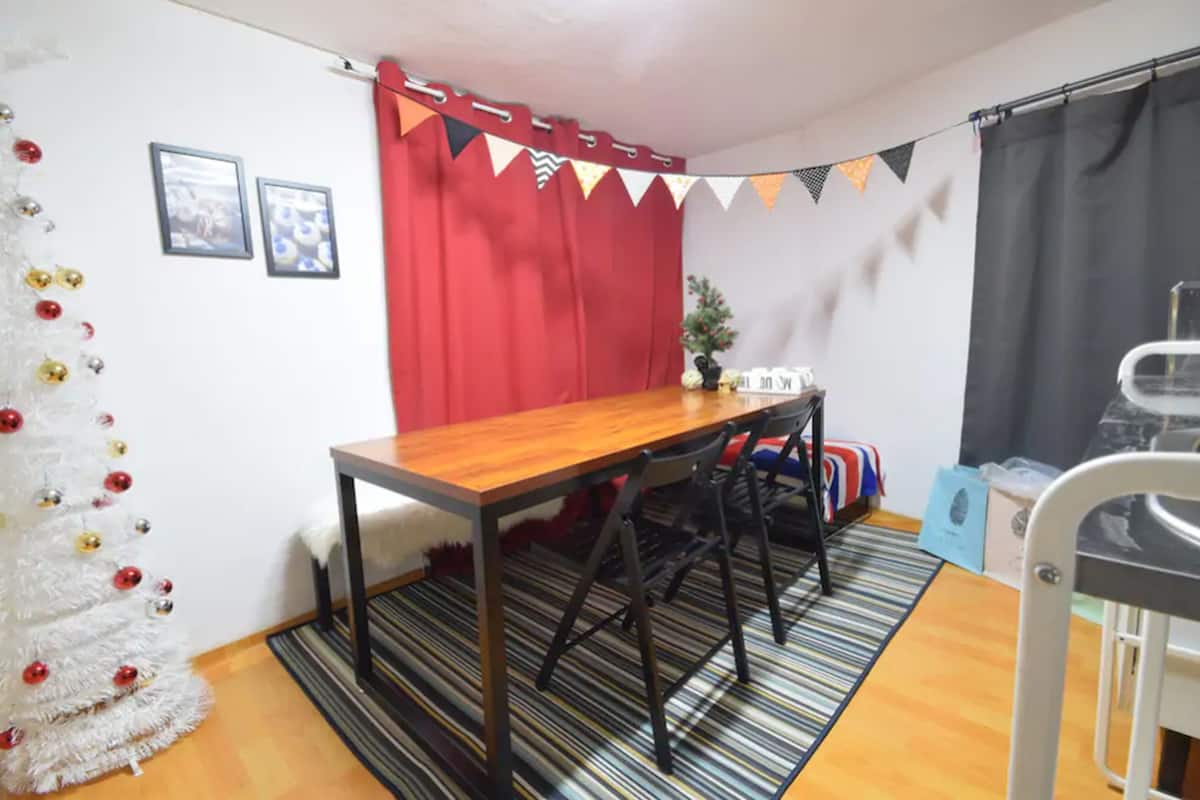 103, 2 Bed Rooms (BBQ not available) | Essbereich im Zimmer
