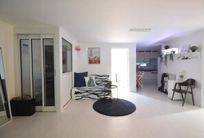 3, 3 Bed Rooms (BBQ not available) | Living area
