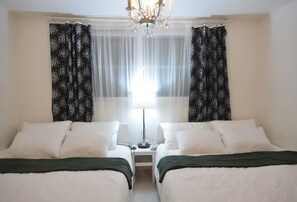 2, 3 Bed Rooms (BBQ not available) | Wi-fi (inkludert) og sengetøy