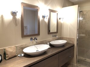 Hair dryer, towels - rental villa 270m² on 2 levels air conditioned south corsica in sotta with swimming pool (Sotta)