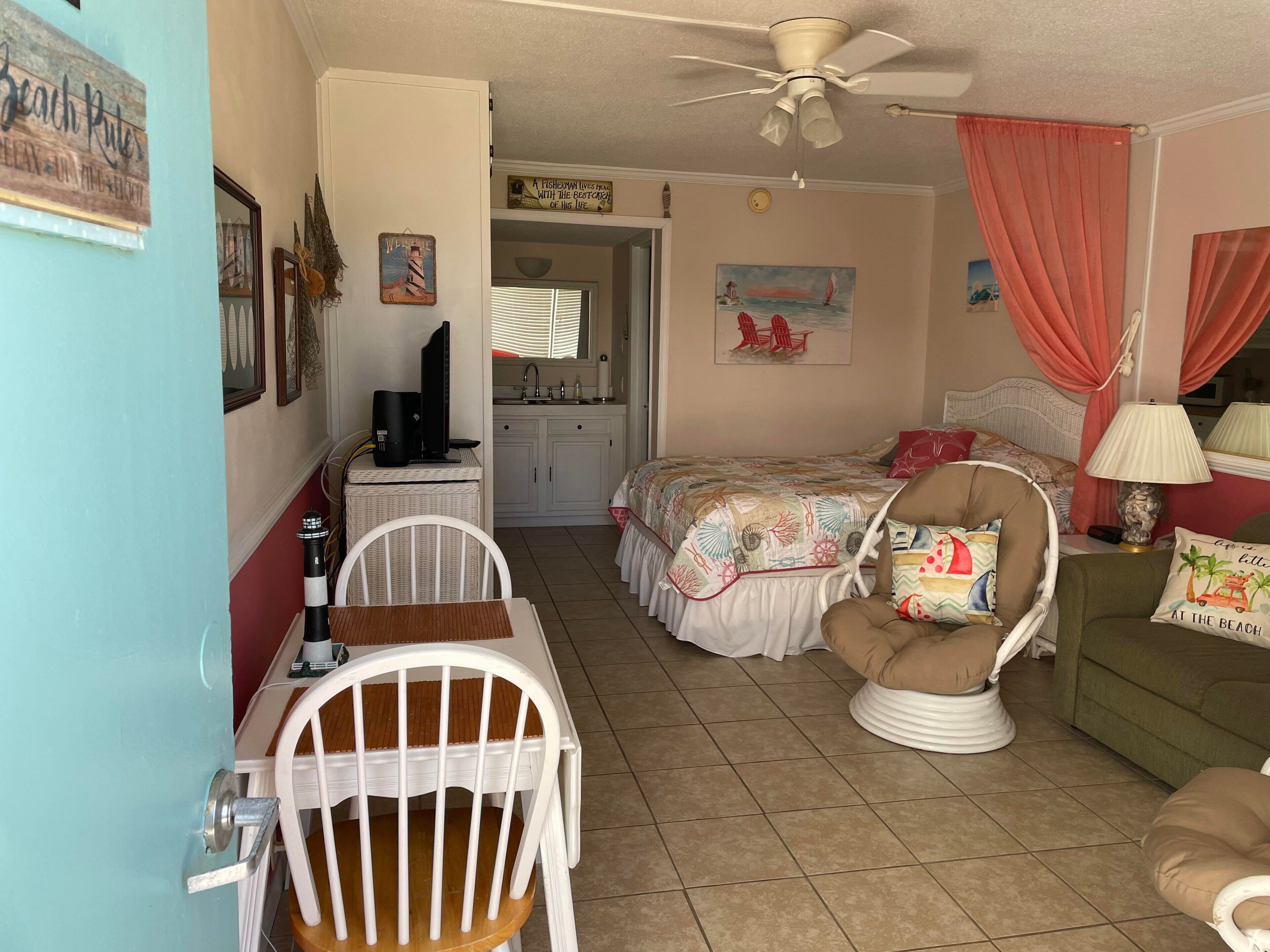 Bogue Shores 147: 1  BR, 1  BA Condominium in Atlantic Beach, Sleeps 4