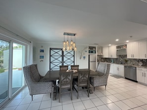 Dining - "SERENITY BY THE SEA" Treasure Cay, Abaco, Bahamas 2 bedrms/2 bathrms/ sleeps 6 (Treasure Cay)
