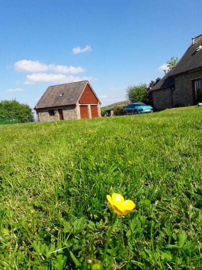 Cosy, smart self-contained stone cottage, 1000 feet up