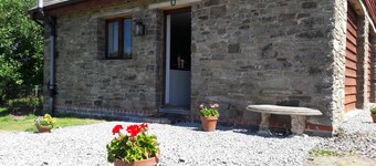 Cosy, smart self-contained stone cottage, 1000 feet up